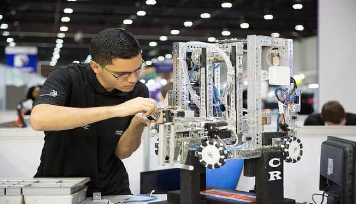 В азербайджанских школах откроются курсы робототехники