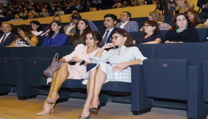 Birinci vitse-prezident II Nəsimi-şeir, incəsənət və mənəviyyat Festivalının bağlanış qala-tamaşasında iştirak edib