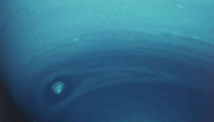 Темный вихрь на Нептуне: загадочная аномалия