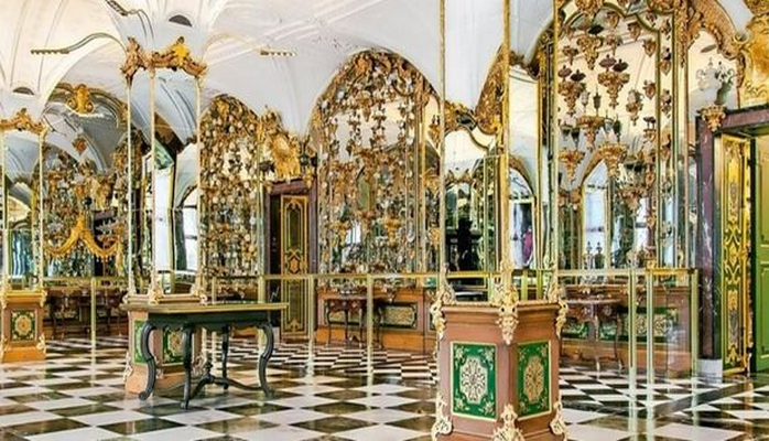 Muzeydən milyard avroluq oğurluq edildi