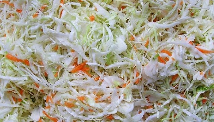 Dietoloq Koronavirus zamanı turşudulmuş kələmin faydaları haqqında danışıb