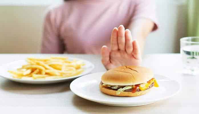 Ученые: Пища быстрого приготовления увеличивает риск депрессии у подростков