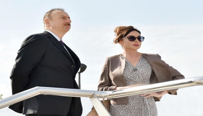 Prezident İlham Əliyev və birinci xanım Mehriban Əliyeva Şamaxıda Şahxəndan türbəsinin ətrafında aparılan abadlıq işləri ilə tanış olublar