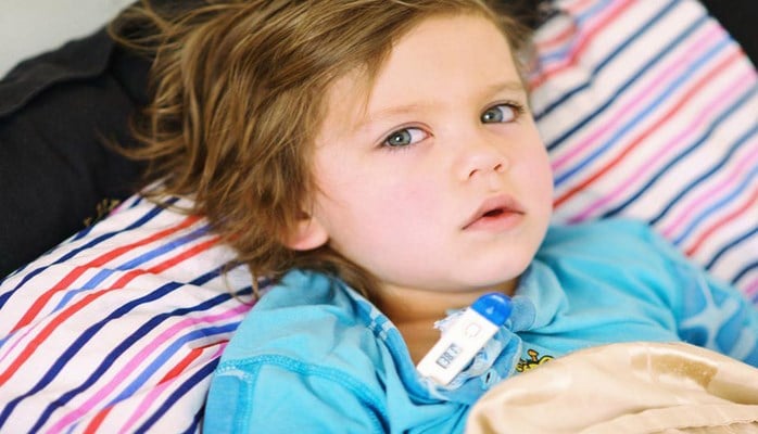 Uşağın qızdırmasını dərmansız necə salmaq olar?