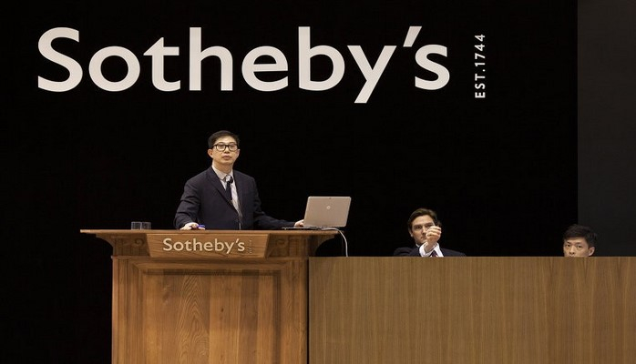 Драгоценности Марии Антуанетты продали на Sotheby's за $42,7 миллиона