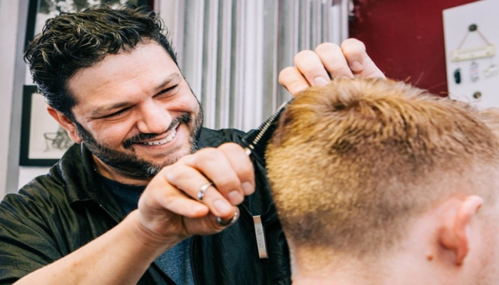 Türkiyədə ticarət mərkəzləri, bərbərxana və gözəllik salonlarının işi bərpa olunur