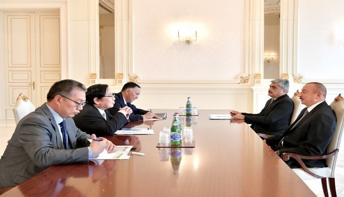Президент Ильхам Алиев принял вице-президента Азиатского банка развития