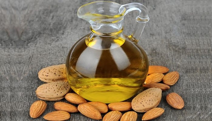 Pambığı badam yağına batırıb göz altına sürtsəniz...