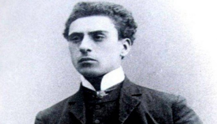 Гусейнбала Араблинский и его вклад в театральное искусство Азербайджана