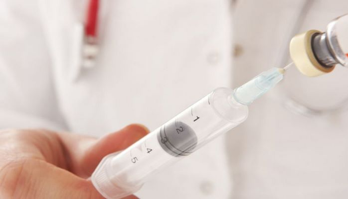 Deputat satışdakı təhlükəli şprislərə görə Səhiyyə Nazirliyini ittiham etdi