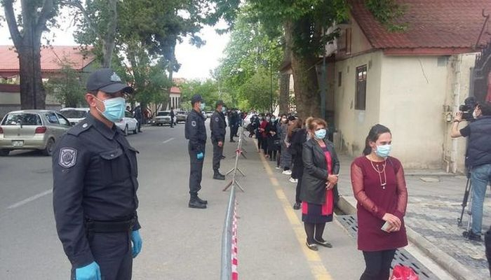 Bu rayonda da sakinlərə tibbi maska paylandı