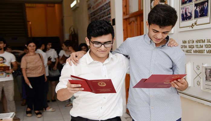В этом году 42 выпускника бакинских школ удостоены золотых медалей