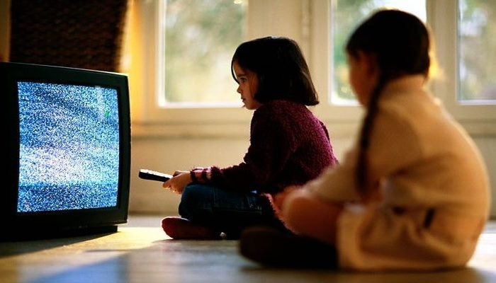 Televizora meyilli uşaqlarla necə davranmalı?
