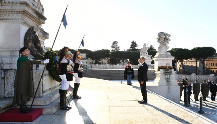 Президент Ильхам Алиев и Первая леди Мехрибан Алиева посетили памятник неизвестному солдату в Риме