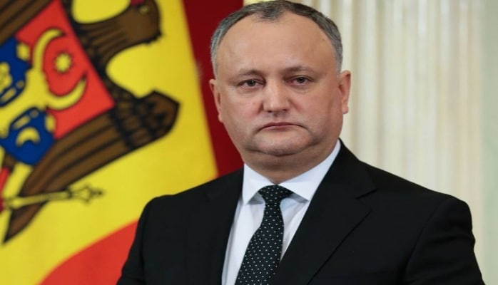 Moldova prezidenti trolleybus sürücüsünə medal verdi