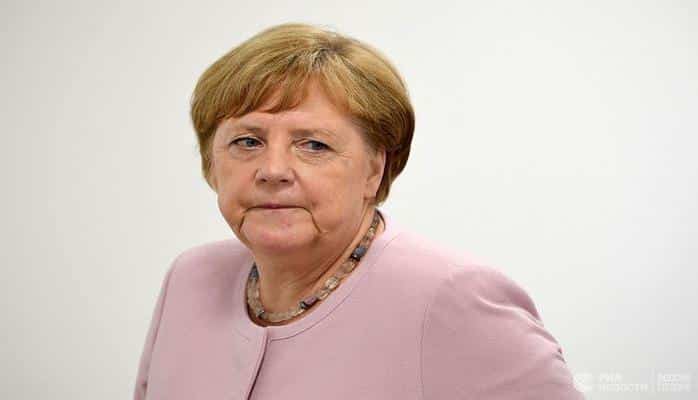 Merkel 1.5 saat jurnalistlərlə söhbət etdi