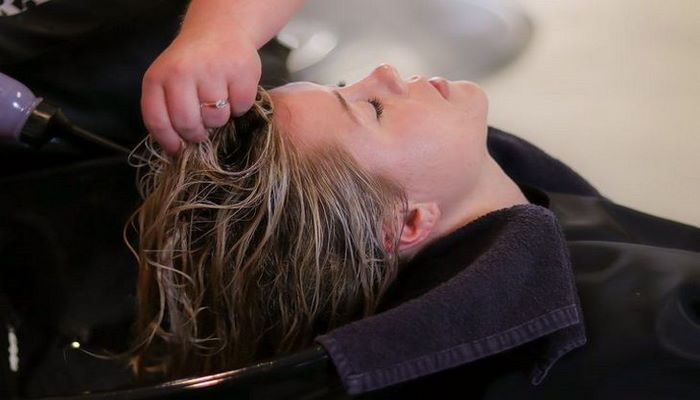 Ученые назвали смертельную опасность от применения шампуней по уходу за волосами