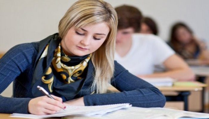 Qızların pulsuz təhsili təklifinə dəstək: Erkən nikahın da qarşısını ala bilər