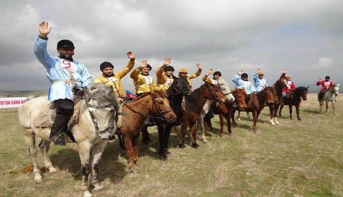 В Шеки прошло конное шествие в честь 10-миллионного жителя Азербайджана