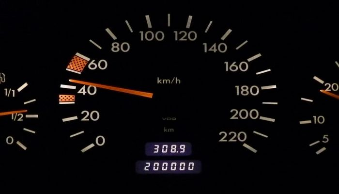 Автоэксперты рассказали, как узнать реальный пробег машины