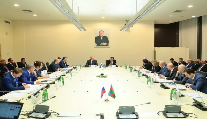 В Баку начал работу «круглый стол» на тему «Развитие сотрудничества в области туризма»