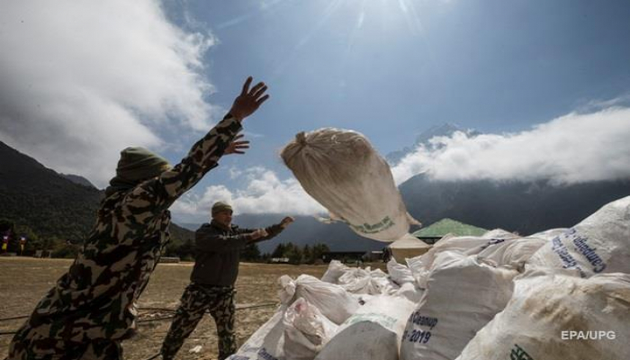 Nepal Everestə qalxanlara birdəfəlik plastiki qadağan etdi
