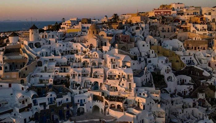 Yunanistan, turizmi canlandırabilmek için adaları yeniden ziyarete açtı