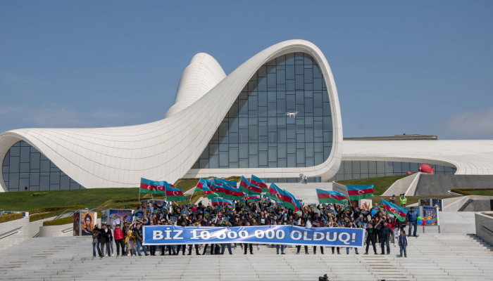Флэшмоб «Десять миллионов» в Баку