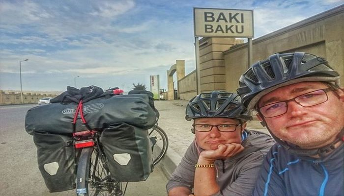 Koronavirusa görə Bakıda qalan alman velosipedçi: “Deyəsən, Azərbaycanda məşhurlaşmışıq”