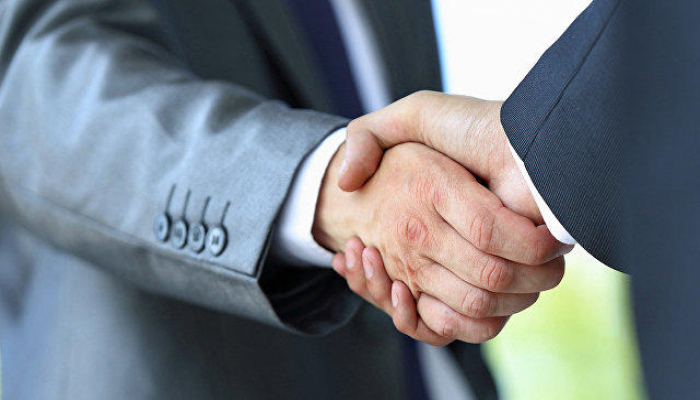 Tanışlıqlar zamanı necə davranmalı? – Etiket qaydaları