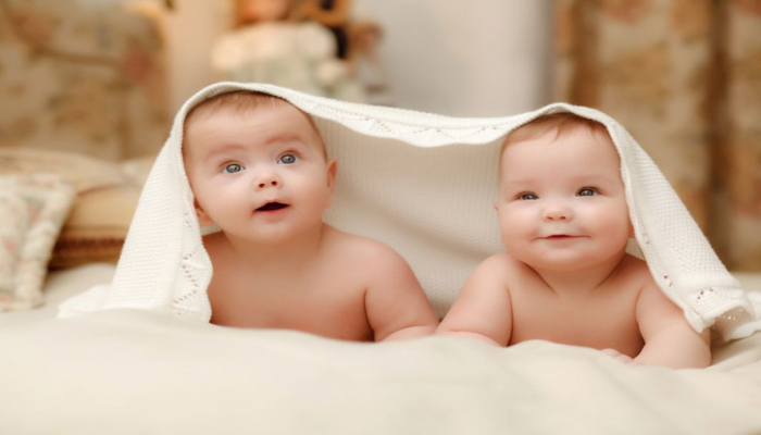 В этом году в Азербайджане родились 1844 двойняшки, 48 тройняшек