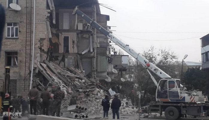 В Гяндже в жилом доме произошел взрыв, под завалами есть люди