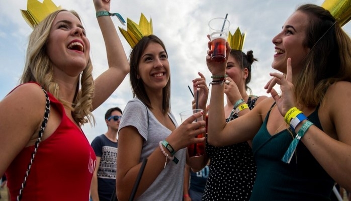 Macarlar 40 yaşında pensiyaya çıxmaq barədə fikirləşməyə başlayırlar