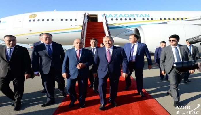 Первый президент Казахстана Нурсултан Назарбаев прибыл в Азербайджан