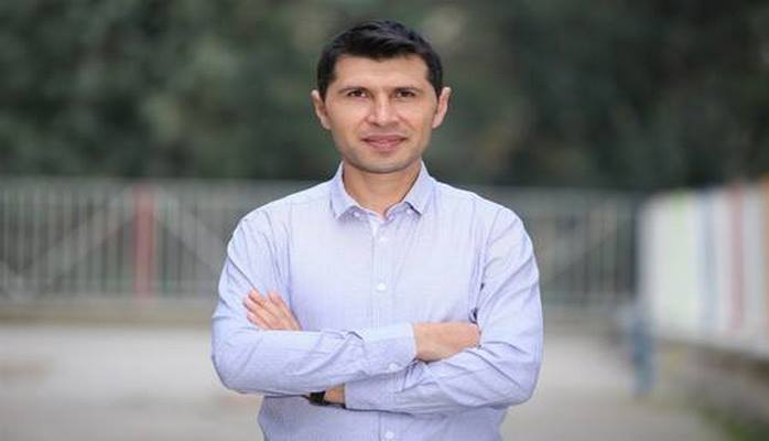 42 dilənçi uşağı təhsilə cəlb edən gənc müəllim