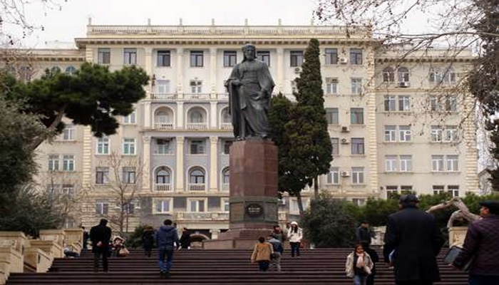 Тайны Баку: памятник Низами Гянджеви
