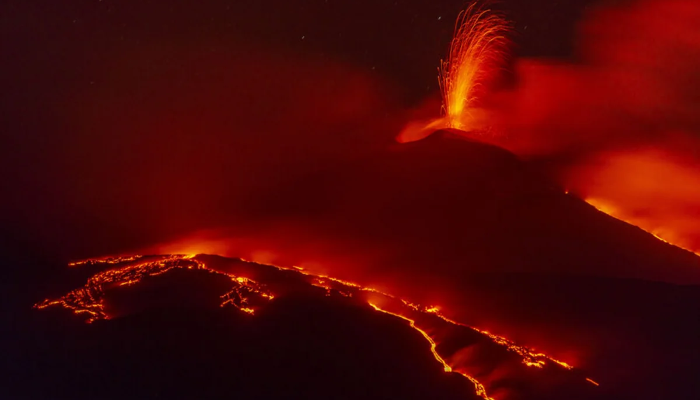 Alimlər Siciliyada Etna vulkanının artan aktivliyinin səbəblərini izah ediblər