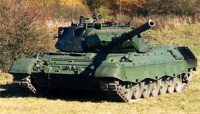 Almaniya ilk dəfə Ukraynaya "Leopard 1A5" tankları verib