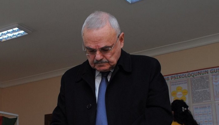 Artur Rasizadə: "Mənim anamın milliyəti belədir, bəzilərinin anasının heç kimliyi bilinmir”