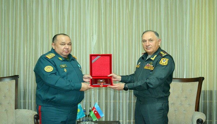 Azərbaycan və Qazaxıstan arasında hərbi əməkdaşlıq məsələləri müzakirə olunub
