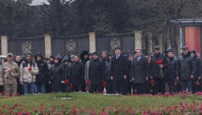 Azərbaycanda 20 Yanvar şəhidlərinin xatirəsi bir dəqiqəlik sükutla yad olunub