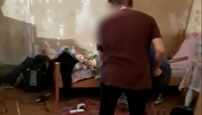 Azərbaycanda atadan 14 yaşlı oğluna qarşı ZORAKILIQ: Evin əşyalarını başında qırdı