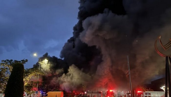 Azərbaycanda bazarda yanğın