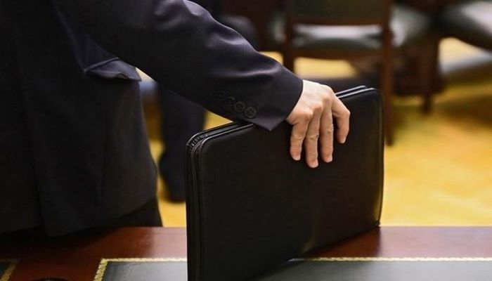 Azərbaycanda teatr direktoru işdən çıxarıldı