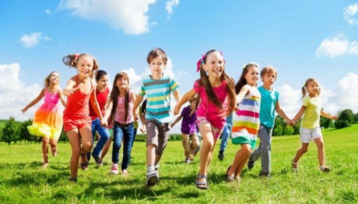 Azərbaycanda uşaqların sayı sürətlə azalır - Statistika