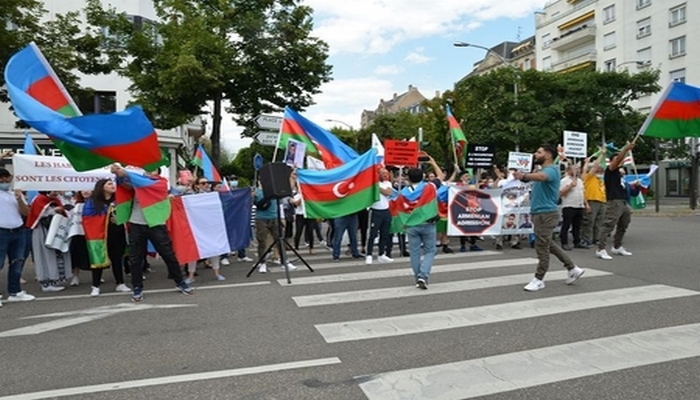 Азербайджанские студенты протестовали в Страсбурге против армянской оккупации