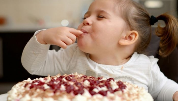 Uşaqların qida rasionunda şəkəri əvəz edən maddələr