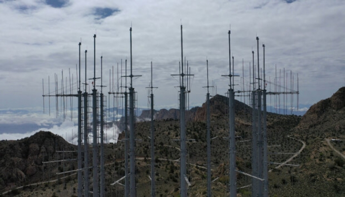 İrandan dünyaya gözdağı: Radar sistemini tanıtdı