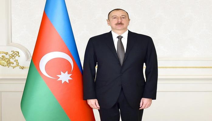 Президент Ильхам Алиев наградил энергетиков