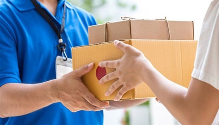 İnternetdən paltar sifariş etdi, bağlamadan torpaq çıxdı